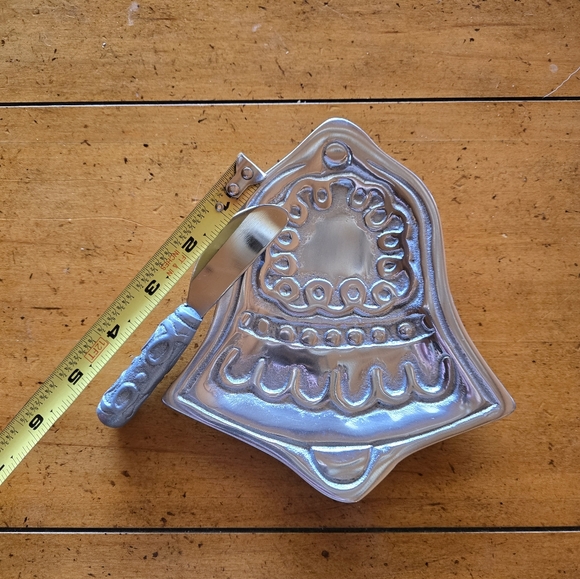 New pewter Christmas plate with spreader. - Picture 10 of 10